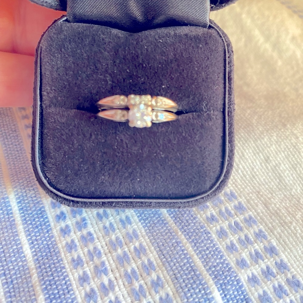 REAL Diamonds Engagement Ring - Picture 3 of 6